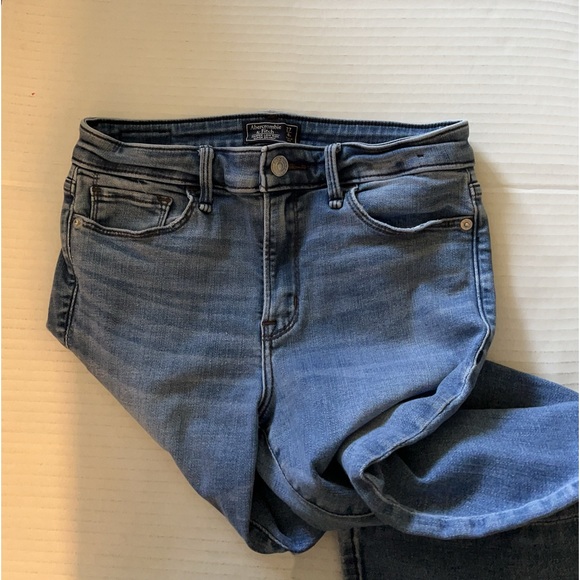 Abercrombie & Fitch Jeans. #1201 - Picture 2 of 8